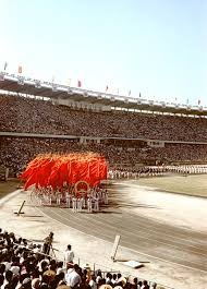 亚特兰大勇士队凭借强力外野群在不被看好的情况下击败太空人，时隔 26 年再夺魁